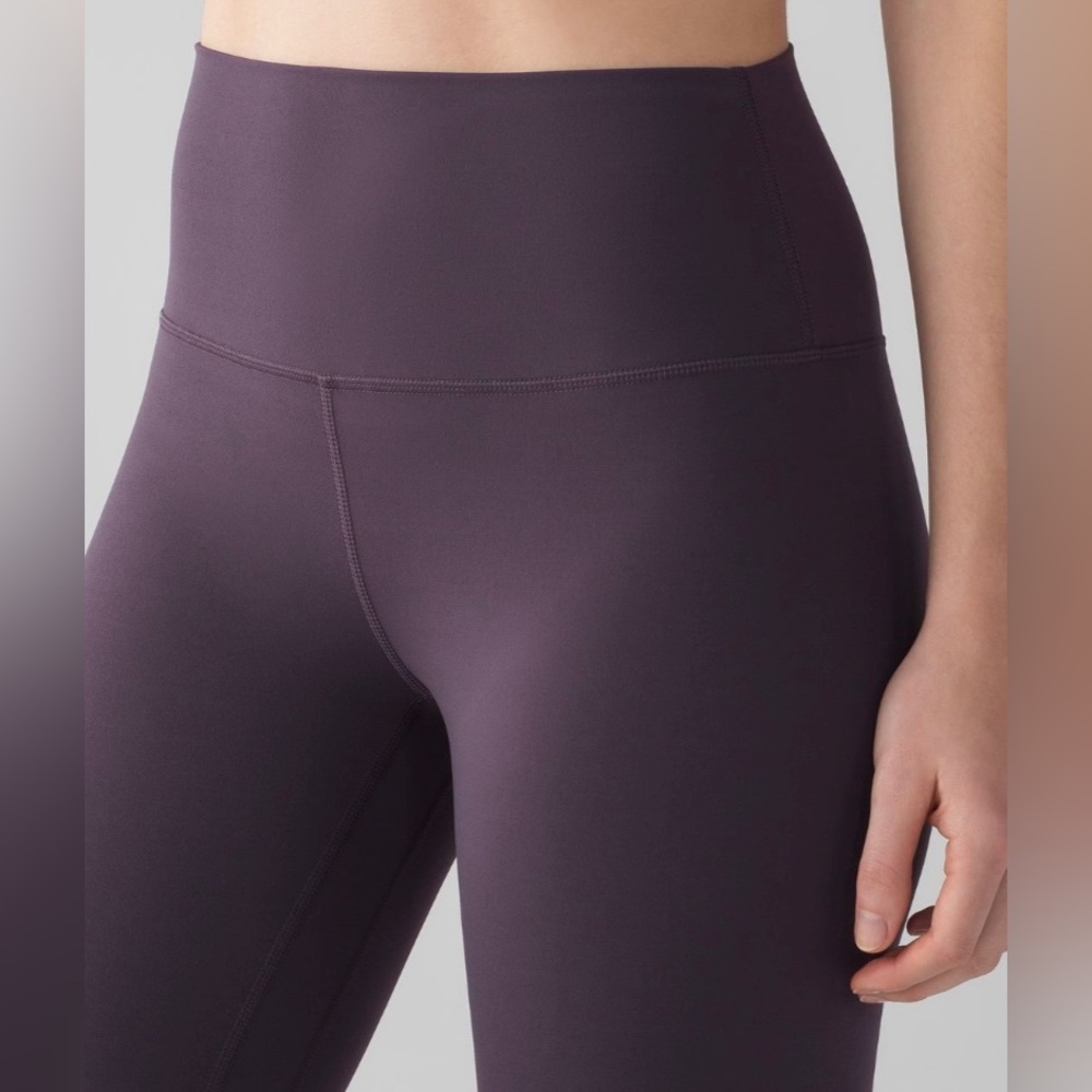 🦄LULULEMON Aligns in Black Currant